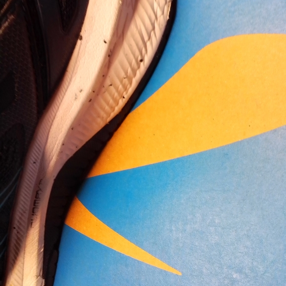 30% is the marked price-ASICS Women’s  Tennis shoes Size 8 - Picture 4 of 9